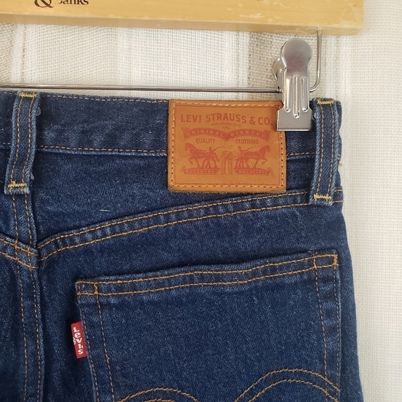 Levi's Premium High Waisted Button Fly Straight Leg Jeans Size 25 - Picture 9 of 12